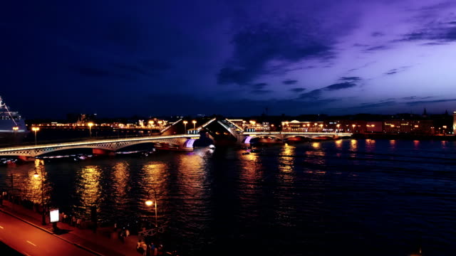 Cityscape-Time-Lapse-of-St-Petersburg's-Famous-Palace-Bridge-Across-the-Neva-River-at-Night