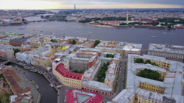 Russland-Sonnenuntergangszeit-Sankt-Petersburg-Stadtbild-Newa-Fluss-aerial-Panorama-4k