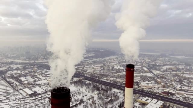 Planta-de-energía-de-carbón-emite-dióxido-de-carbono-contaminación-de-chimeneas