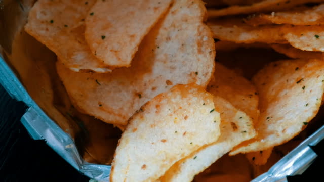 Potato-chips-close-up-view-on-a-table