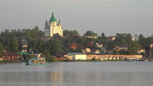 Alexander-Newski-Kirche-und-Teich-in-Nizhny-Tagil