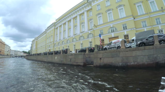 Canales-de-cruce-de-caminos-en-San-Petersburgo
