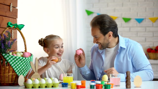 Father-and-daughter-hitting-each-others-with-egg,-Easter-eggs-tapping-tradition
