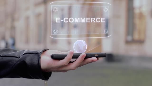 Männliche-Hände-zeigen-auf-Smartphone-konzeptionelle-HUD-Hologramm-E-commerce