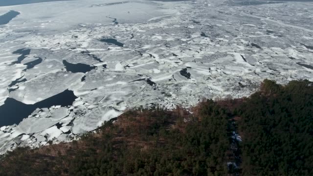 Fotografía-aérea-del-río-Dniéper-a-vista-de-pájaro.