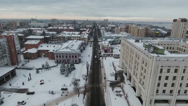 Ciudad-invernal-en-la-nieve-con-vista-panorámica.