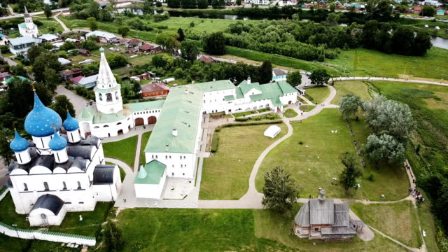 Vista-aérea-del-conjunto-arquitectónico-del-Kremlin-de-Suzdal