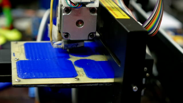 Tridimensional-de-plástico-en-Impresora-3D-de-laboratorio