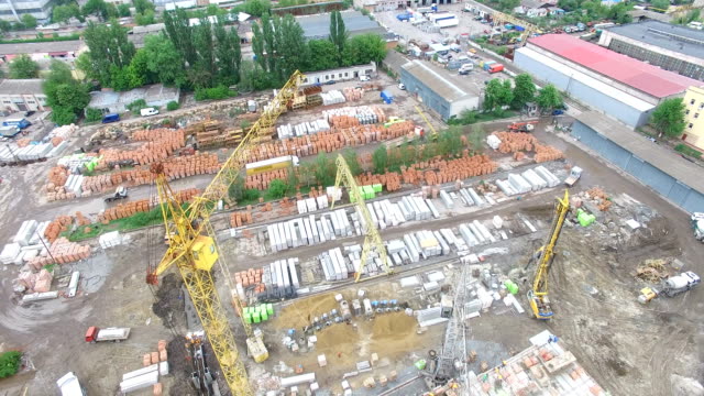 Tower-Crane-Build-Large-Residential-Building