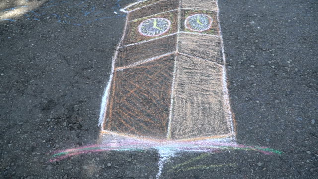 Draw-Turm-auf-asphalt