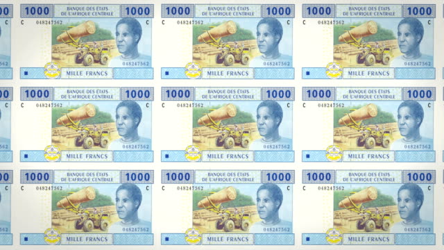 Billetes-de-1-mil-francos-CFA-de-África-Central-del-balanceo,-dinero-en-efectivo,-lazo
