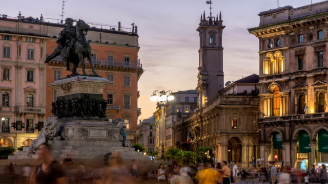Piazza-del-Duomo-Tag-zu-Nacht-Zeitraffer-mit-Denkmal-für-Victor-Emmanuel-II.-Mailand,-Italien