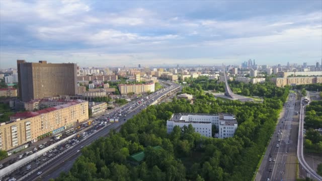Russlands-sonniger-Sommer-Tag-Moskau-Stadtbild-Vdnh-Park-Luftbild-Panorama-4k