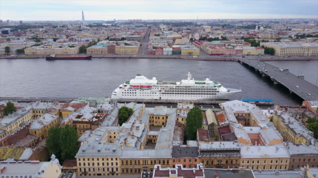 Russland-Sommer-Tag-Sankt-Petersburg-Stadtbild-Newa-Fluss-aerial-Panorama-4k