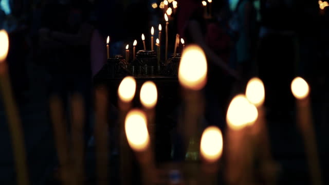 Kerzen-in-der-Kirche