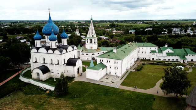 Luftaufnahme-des-architektonischen-Ensemble-des-Kremls-Suzdal