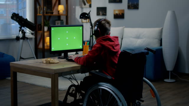 Wheelchaired-boy-using-computer