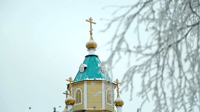 vista-de-invierno-de-las-cúpulas-de-la-iglesia