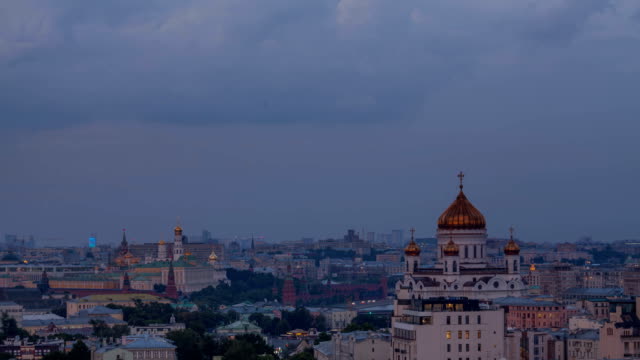 transición-día-a-noche-desde-el-techo-con-vistas-al-centro-de-Moscú
