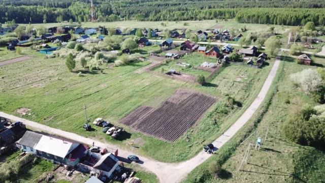 Blick-auf-das-typische-Dorf-in-Zentralrussland