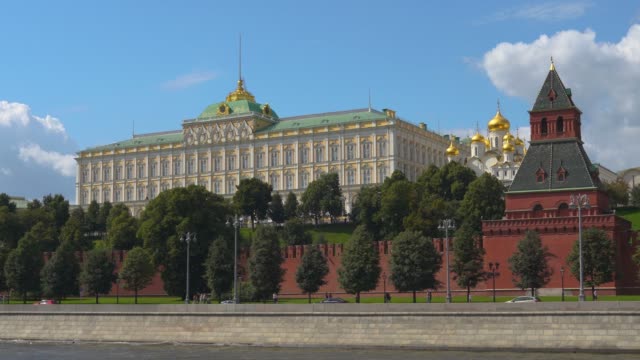 Kreml-von-Moskwa-Fluss-in-Moskau,-Russland-in-4k