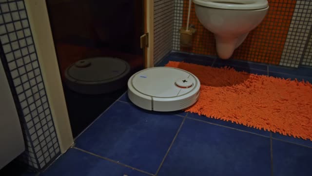 Robot-vacuum-cleaner-cleans-the-bathroom