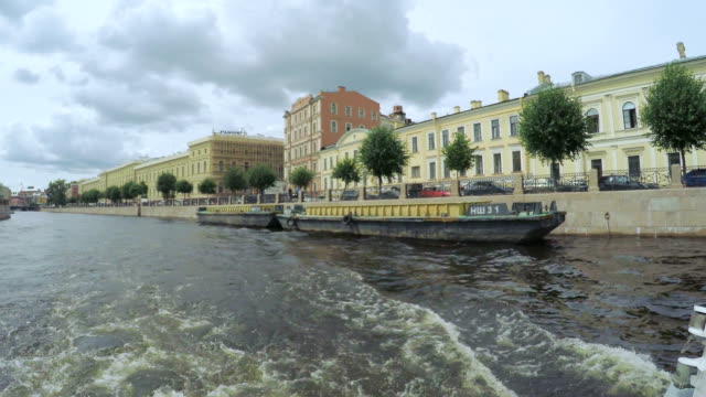 Kreuzung-Kanäle-in-St.-Petersburg