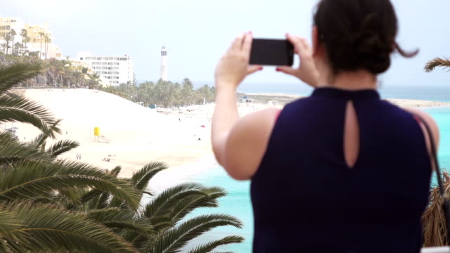 Video-of-woman-making-the-picture-on-the-vacations-in-real-slow-motion