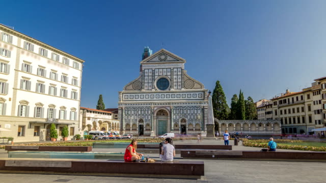 Basilika-von-Santa-Maria-Novella,-in-der-gleichnamigen-Platz-Timelapse-Hyperlapse-in-Florenz