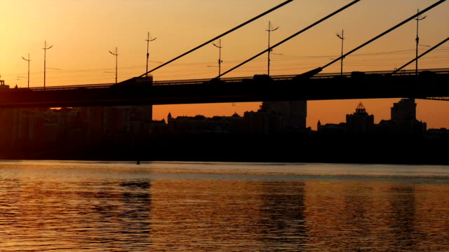 Brücke-Blick-auf-den-Sonnenuntergang-Fluss