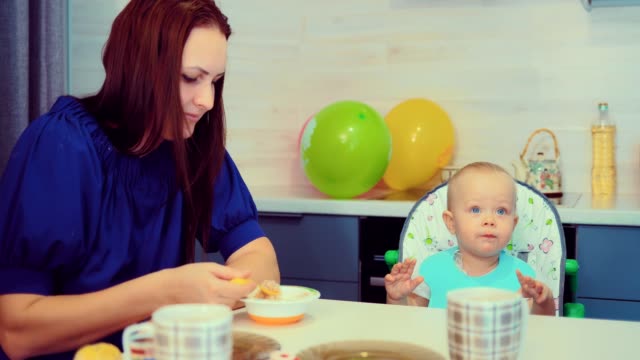 Mom-feeds-the-baby-in-the-kitchen