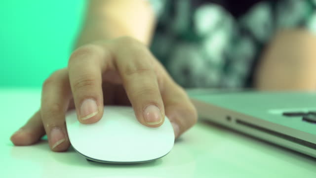 Female-Hand-Using-a-Computer-Mouse-.--Ultra-HD-3840x2160-Video-Clip
