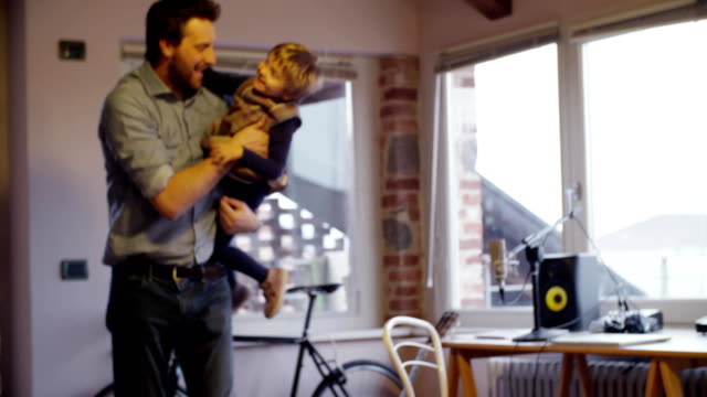modern-family-little-girl-with-dad-running-and-playing-at-home.-indoor-in-modern-industrial-house.-caucasian.-4k-handheld-slow-motion-video-shot