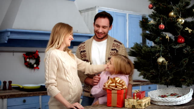 Familie-feiern-Weihnachten-und-Neujahr