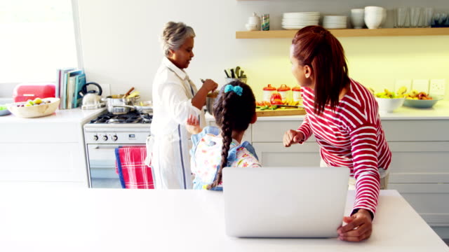 Happy-family-using-laptop-in-kitchen-worktop-4k