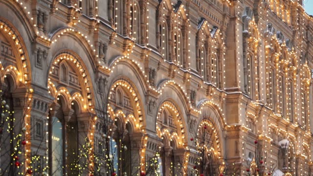 Goldene-Beleuchtung-des-Gebäudes,-auf-dem-Platz.-Neujahrsplatz.-Roter-Platz-in-Moskau