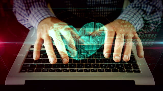 Hombre-escribiendo-en-el-teclado-del-ordenador-portátil-con-Cyber-Heart