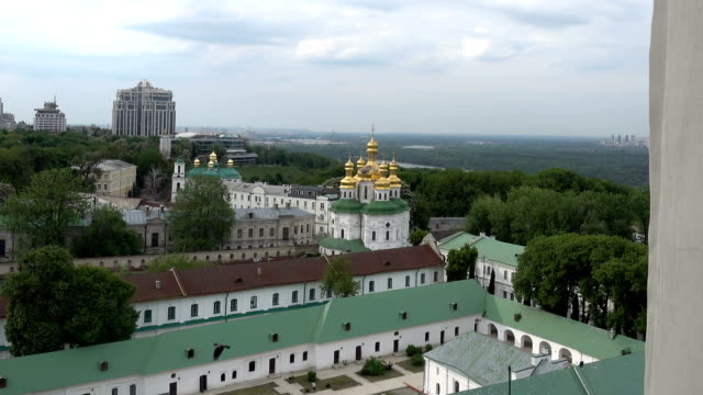 Vista-de-la-iglesia-de-todos-los-Santos-en-Kiev-Pechersk-Lavra