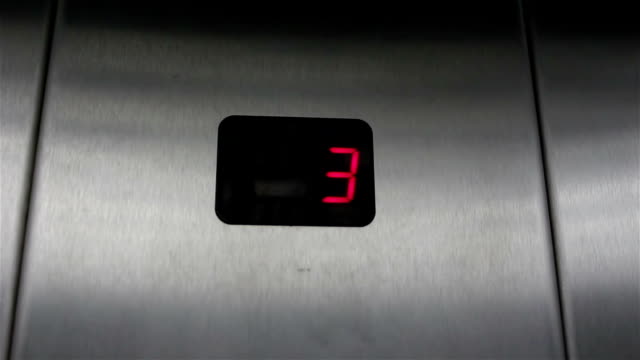 Display-in-elevator-shows-floors-from-4-st-to-1-th.