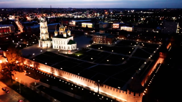 Vista-nocturna-del-Kremlin-en-Tula