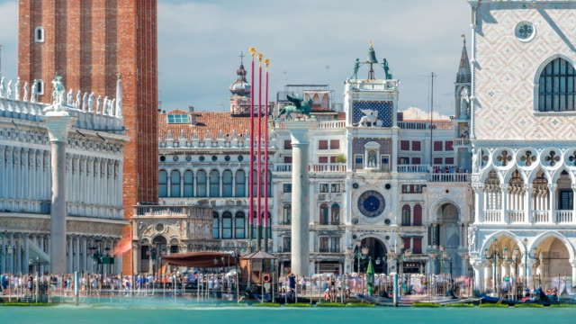 Blick-auf-den-Campanile-di-San-Marco-und-der-Palazzo-Ducale,-von-San-Giorgio-Maggiore-Timelapse,-Venedig,-Italien