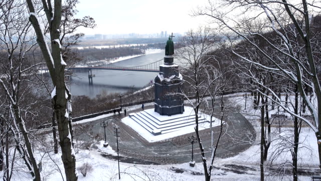 Kiew-Blick-auf-das-Denkmal-des-St.-Wladimir-Baptist.