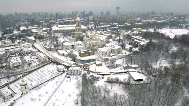 Kiev-Pechersk-Lavra.-Nieve-que-cae-en-invierno.-Kiev,-Ucrania