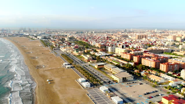 Valencia-aus-der-Vogelperspektive.-Luftaufnahme.-Das-herrliche-Panorama-der-Stadt-aus-der-Höhe.-Valencia-ist-eine-Touristenstadt-am-Morgen