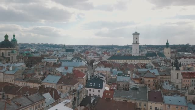 Ciudad-aérea-de-Lviv,-Ucrania.-Ciudad-Europea.-Zonas-populares-de-la-ciudad.-Tejados