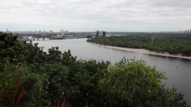 View-of-the-Kiev-bridge