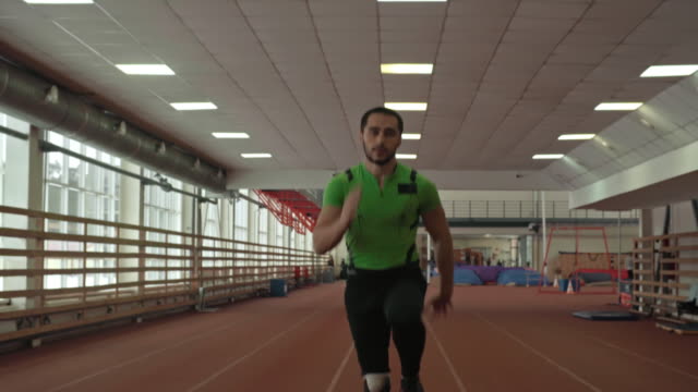 Profi-Sportler-mit-Prothese-Beginn-Lauf