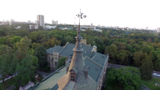 Luftaufnahme-des-alten-Gebäudes-der-Universität-KPI-in-Kiew,-Ukraine.