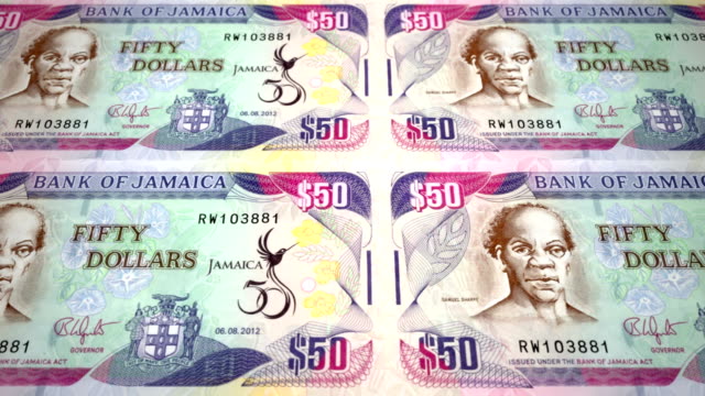 Banknoten-von-fünfzig-jamaikanische-Dollar-von-Jamaika-Rollen,-Bargeld,-Schleife