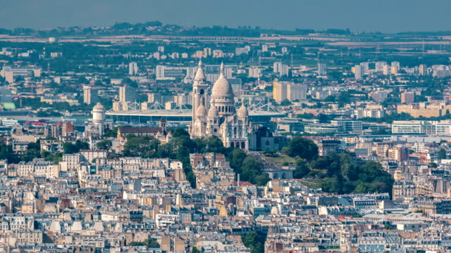 Vista-superior-del-horizonte-de-París-desde-Mirador-de-timelapse-torre-de-Montparnasse.-Principales-hitos-de-la-megalópolis-Europea.-París,-Francia